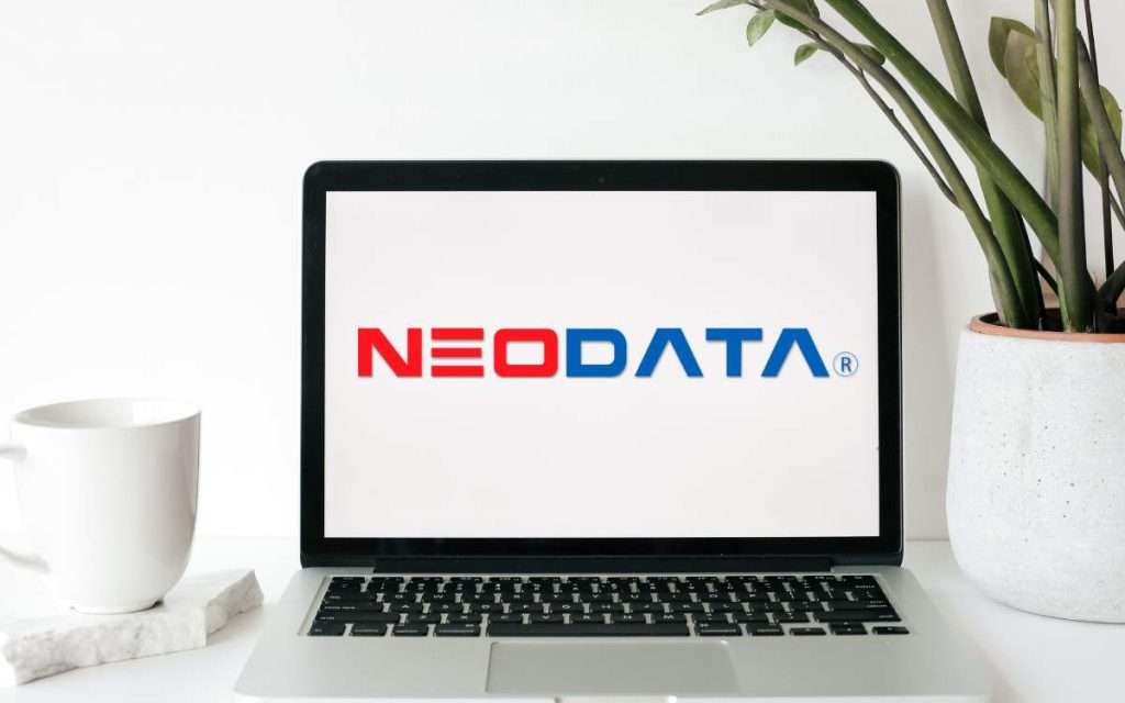 En la imagen se ve el logo de neodata